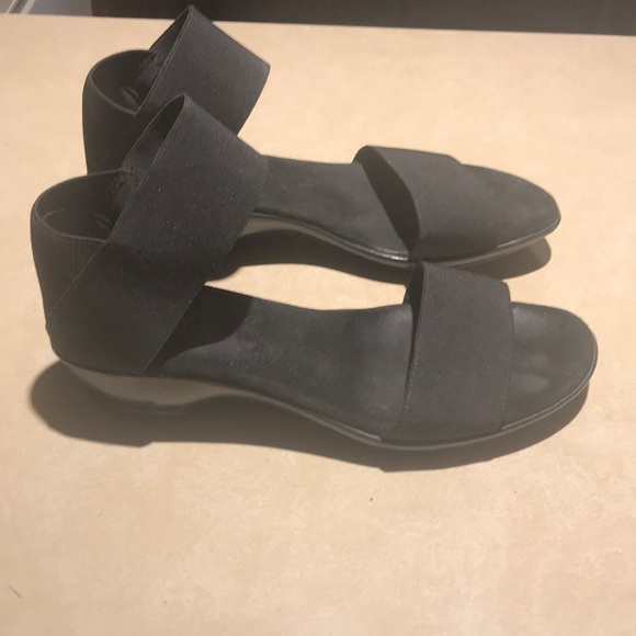 Sandals - Picture 2 of 4